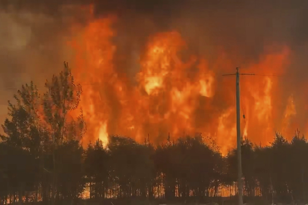 Flin Flon Nearly Empty as Fires Advance