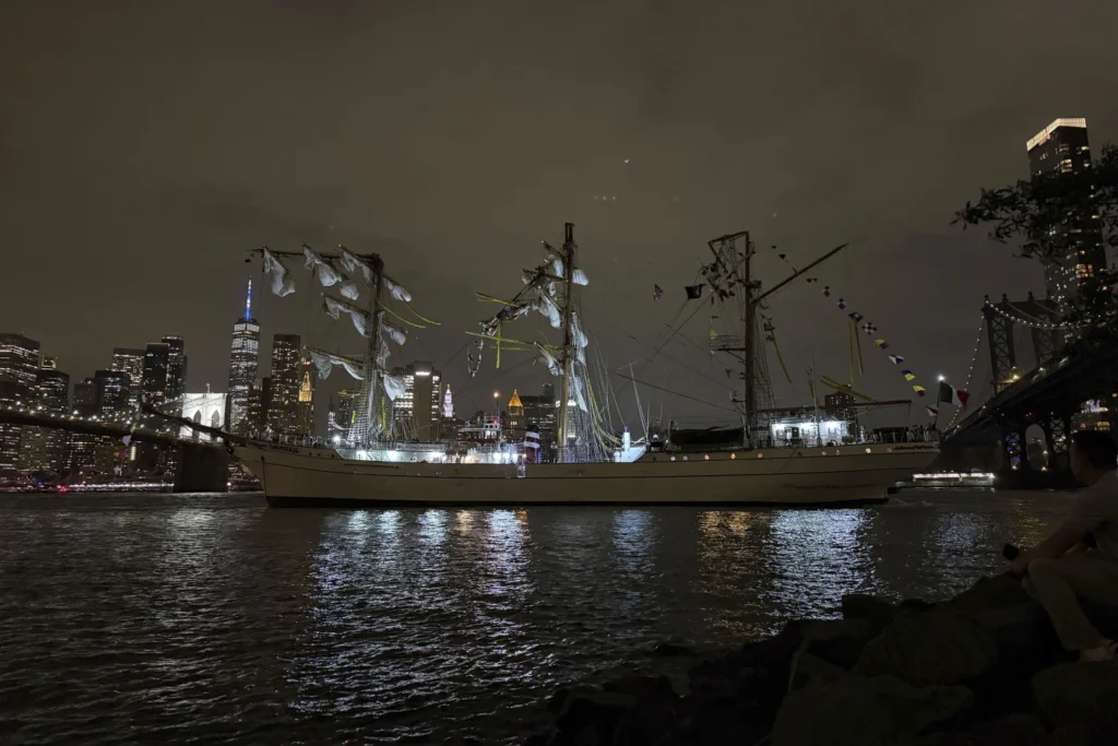 Mexican Navy Ship Hits Brooklyn Bridge, Injures 19