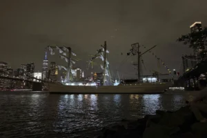 Mexican Navy Ship Hits Brooklyn Bridge, Injures 19