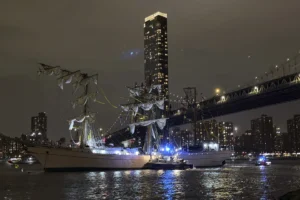 Sailing Vessel Cuauhtemoc Damaged Striking Brooklyn Bridge