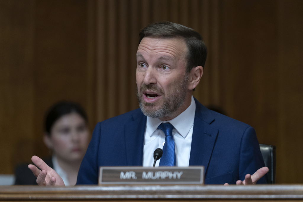 Democrats Torn as Trump Ties Spark Crypto Regulation Push