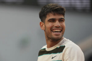 Alcaraz Dominates French Open Quarterfinal Over Paul