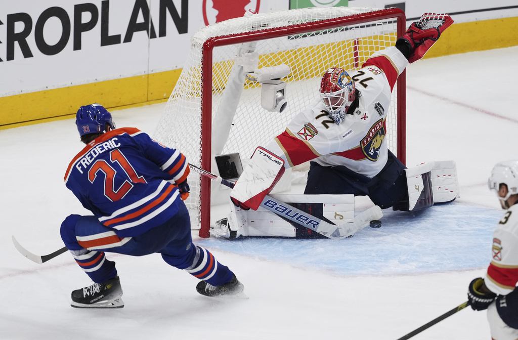 Veteran Tavares Re‑signs Cheap, Trade Waves Hit NHL