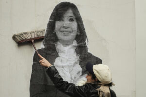 Cristina Fernández Gets Home Prison for Corruption