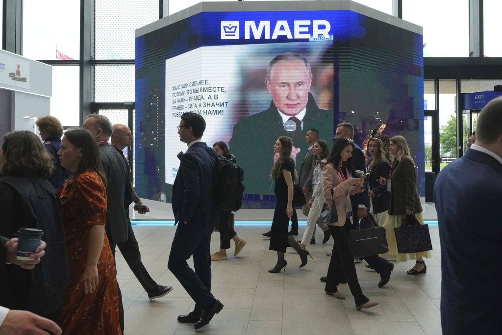 Putin Offers to Mediate Israel‑Iran Conflict Diplomacy