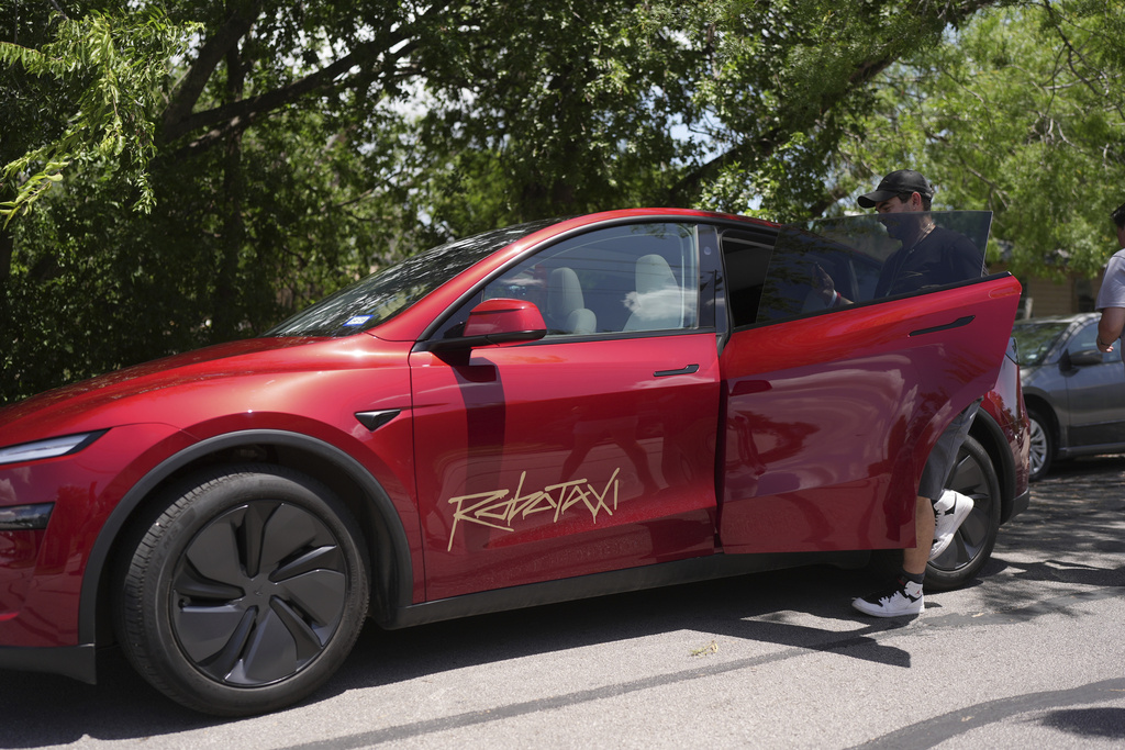Tesla Robotaxi Test Faces Federal Safety Scrutiny