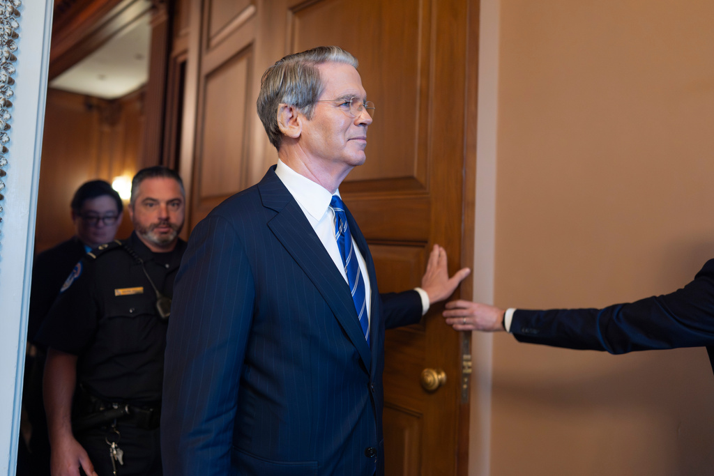 Senate Republicans Revive Trump’s Tax Break Bill