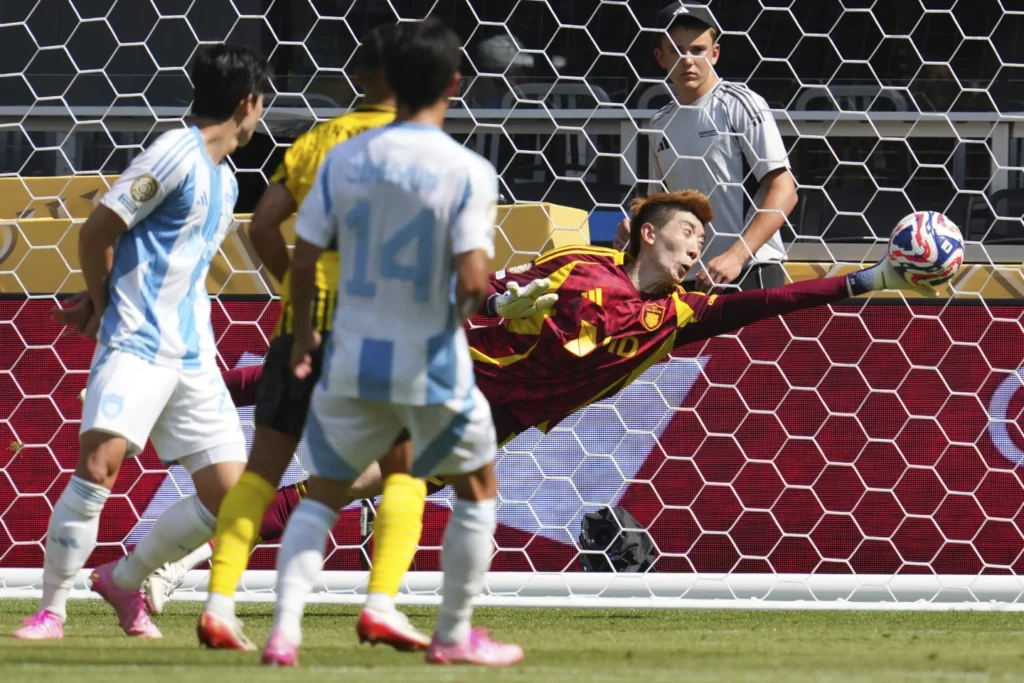 Borussia Dortmund Tops Group F, Beats Ulsan 1–0