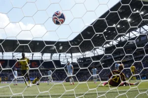 Borussia Dortmund Tops Group F, Beats Ulsan 1–0