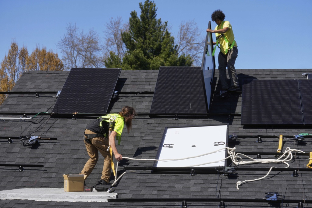 Congress Cuts Clean Energy Tax Credits in Budget Bill