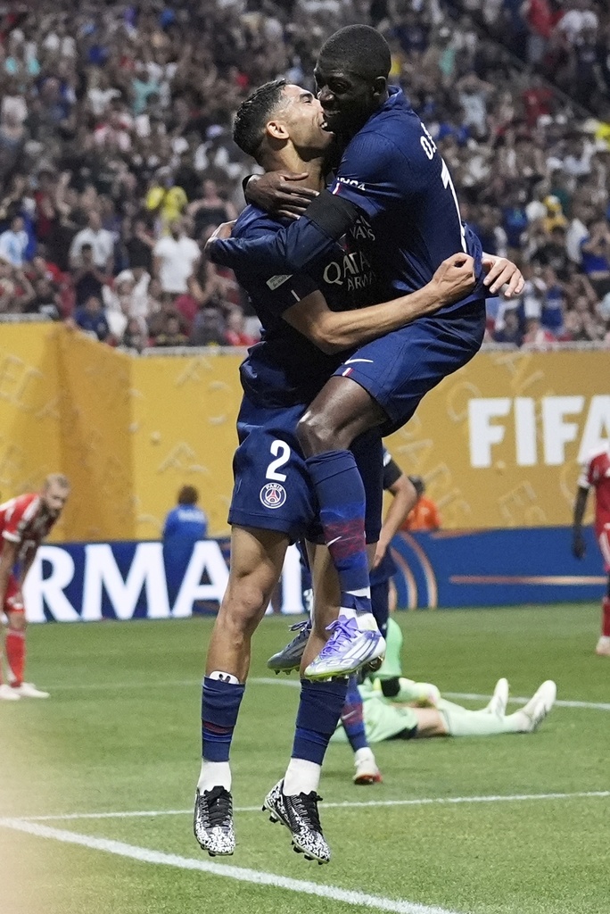 PSG Beats Bayern, Advances Despite Musiala Injury