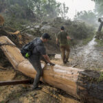 Volunteers Clash With Officials in Texas Flood Search