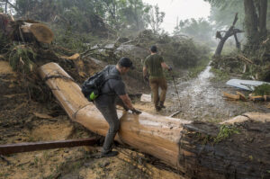 Volunteers Clash With Officials in Texas Flood Search