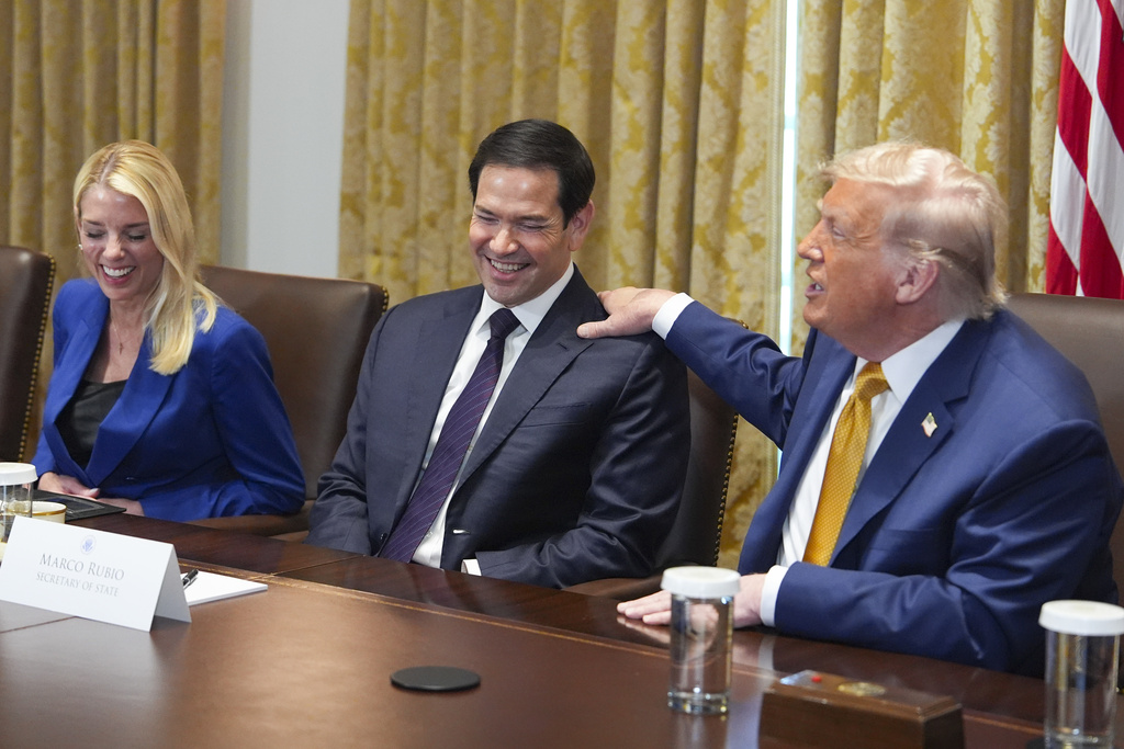 Trump Picks Presidential Portraits Based on Frame Style