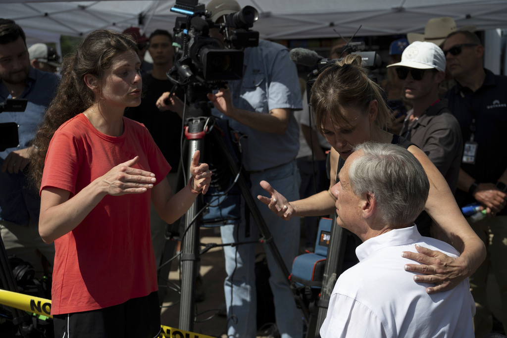 Volunteers Clash With Officials in Texas Flood Search