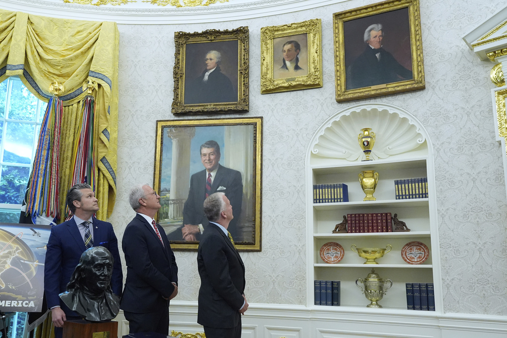 Trump Picks Presidential Portraits Based on Frame Style