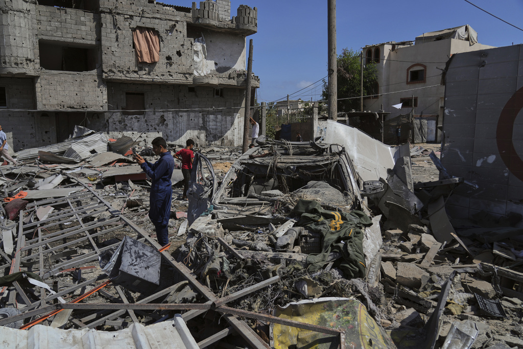 59 Palestinians Killed in Gaza Aid, Airstrikes