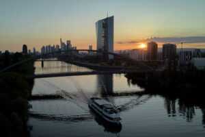 ECB Pauses Rate Cuts Amid Trump Tariff Threats