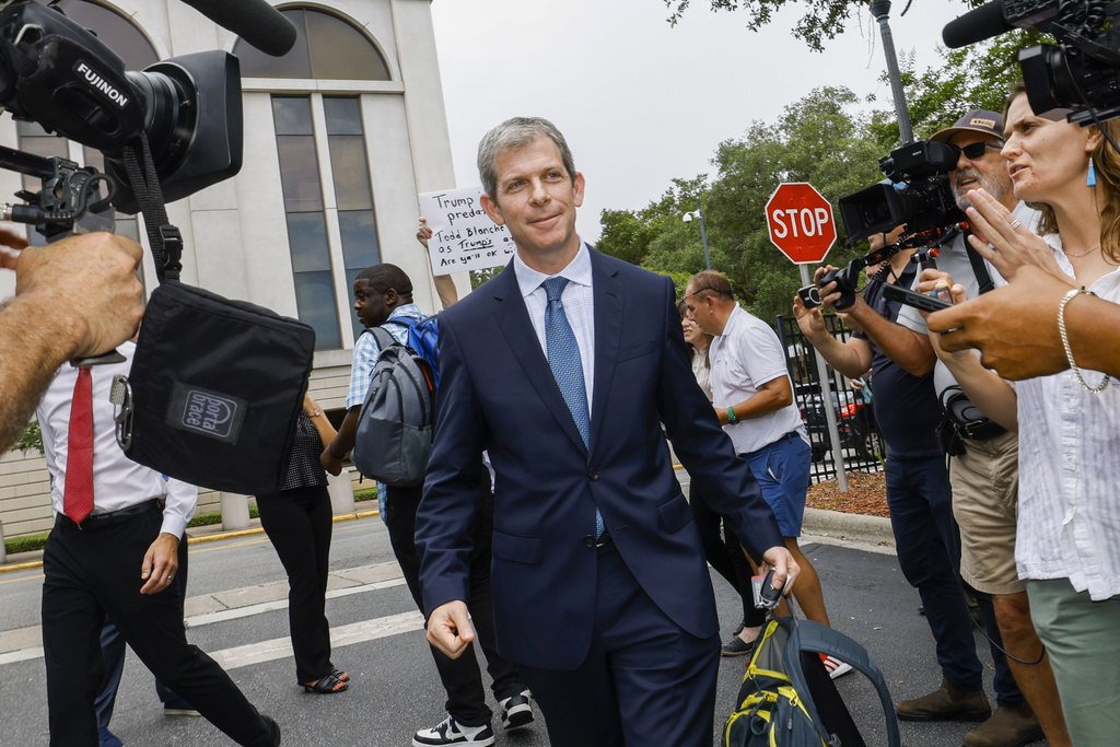 Maxwell Open to Epstein Testimony—With Immunity Deal