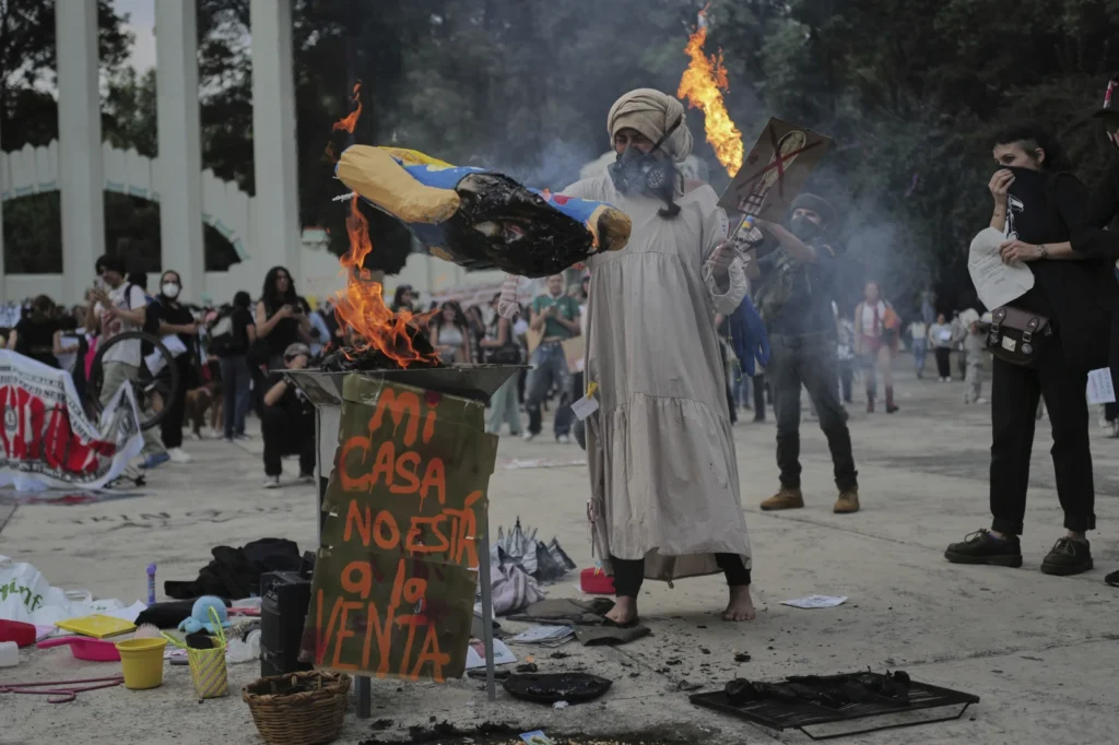 Anti-Gentrification Protest Turns Violent in Mexico City