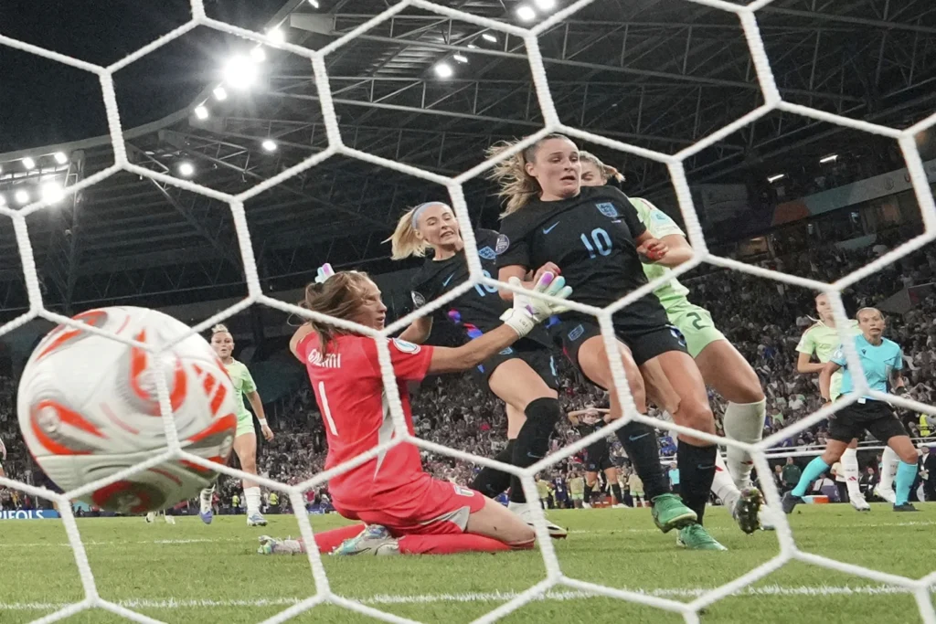 Chloe Kelly Sends England to Euro Final