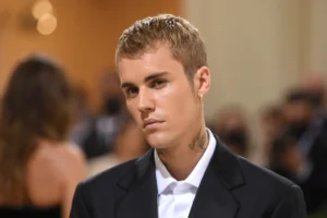 Justin Bieber Teases New Album "Swag" on Billboards